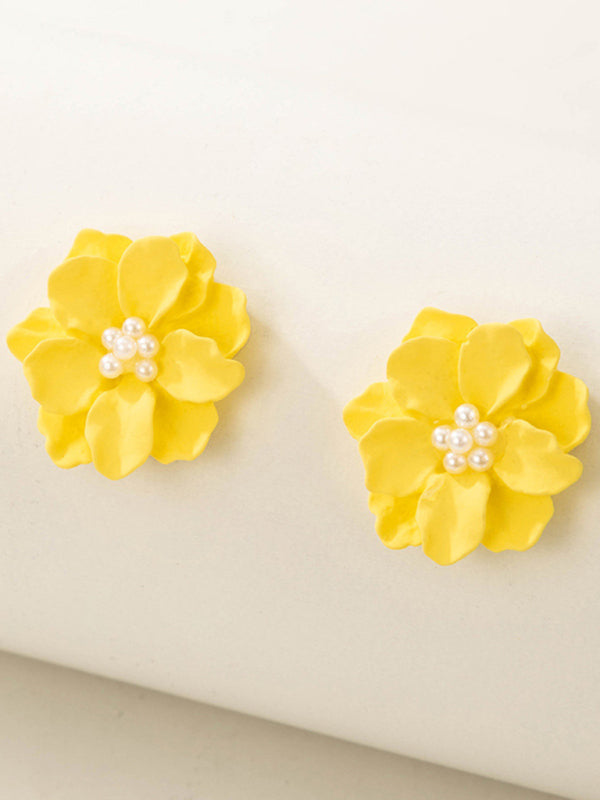 Simple and versatile exaggerated camellia three-dimensional white flower pearl earrings - Yellow / F