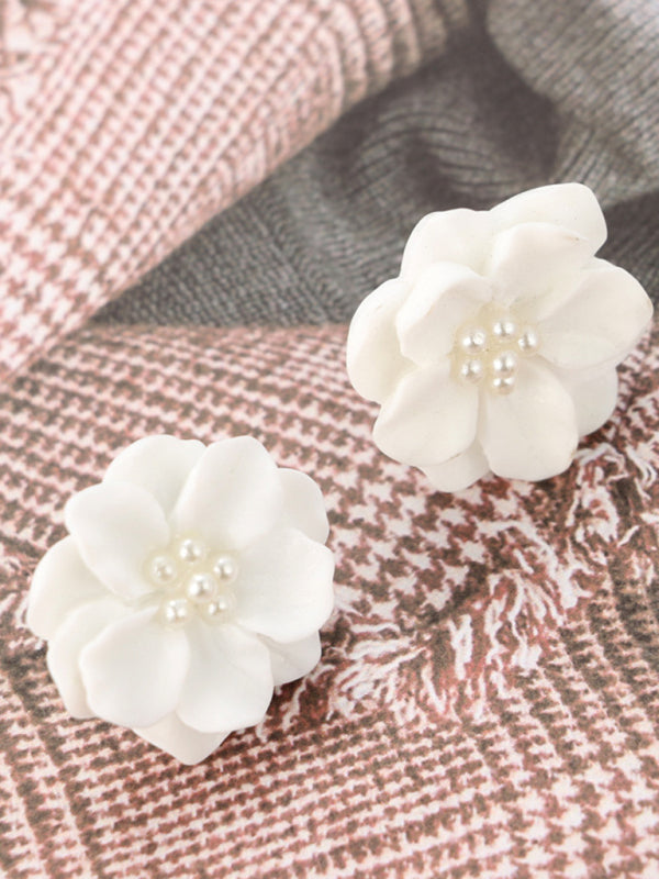 Simple and versatile exaggerated camellia three-dimensional white flower pearl earrings - White / F