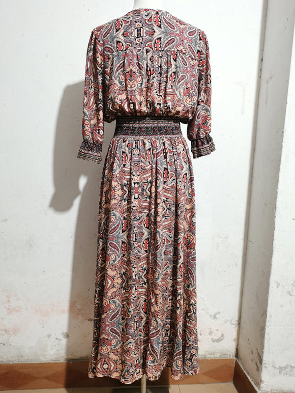 Paisley print maxi dress with three-quarter sleeves and a waist for casual beach holidays