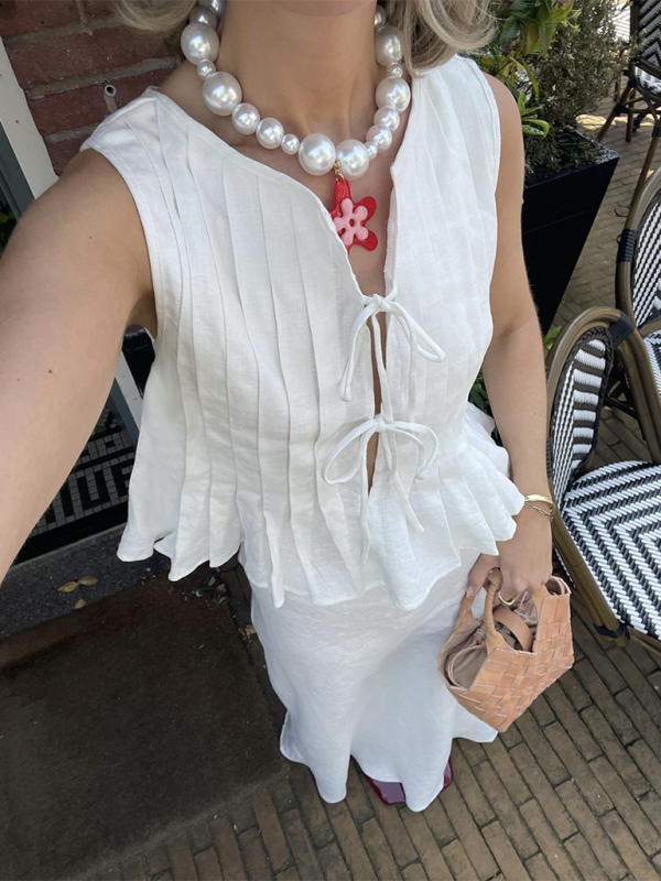 Women’s cotton and linen blouse with straps