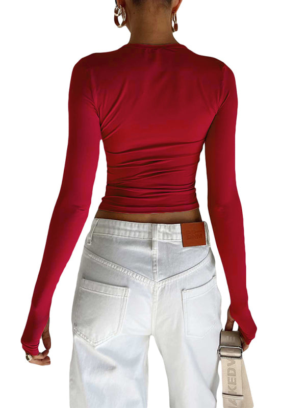 Red long-sleeved solid color bottoming T-shirt with white jeans for women