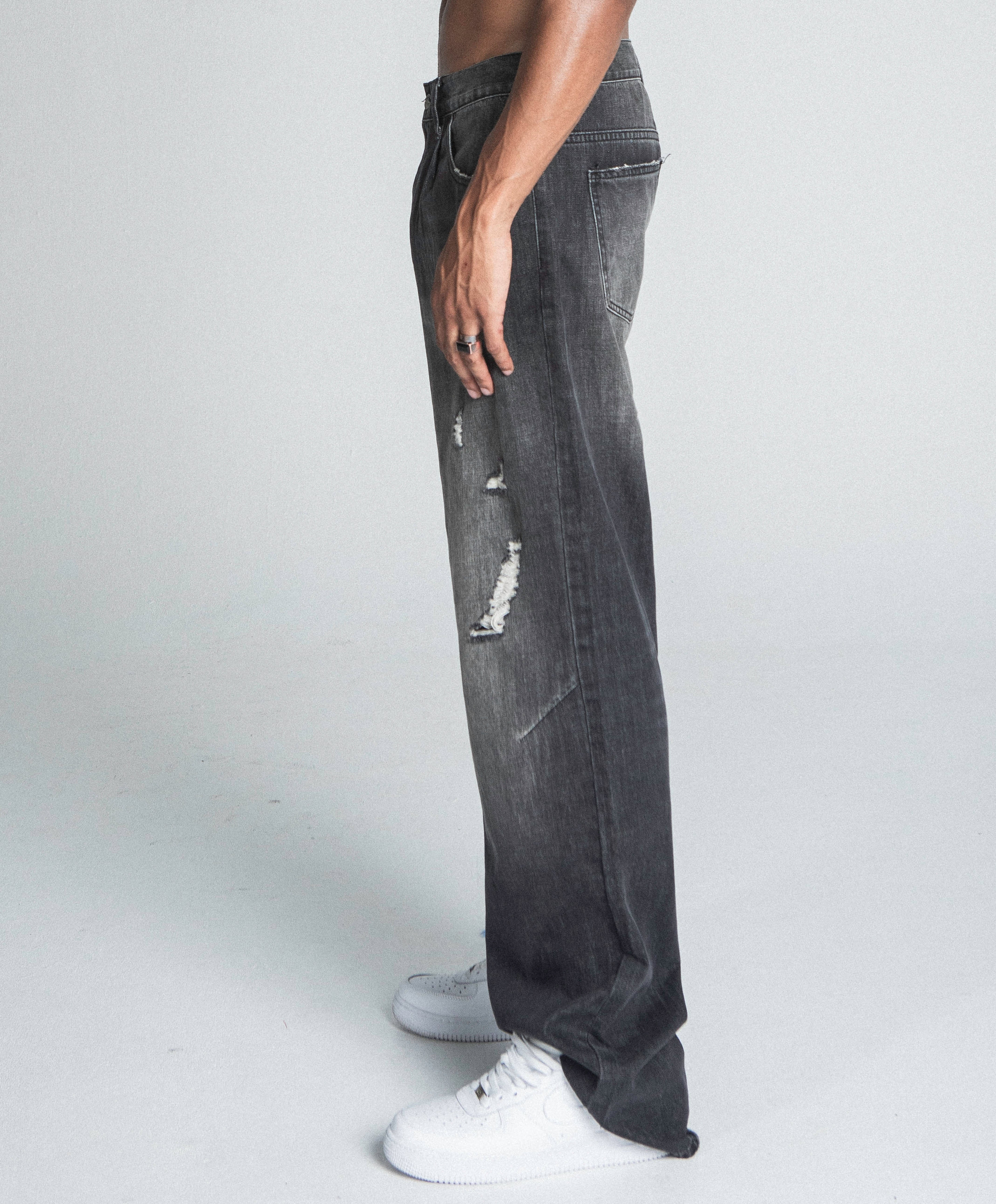 AJ09B-2 BLACK DISTRESSED BAGGY JEANS