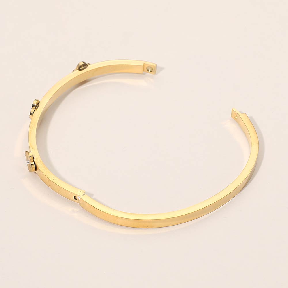 Stainless Steel CZ Center Quatrefoil Station Hinged Bangle Bracelet