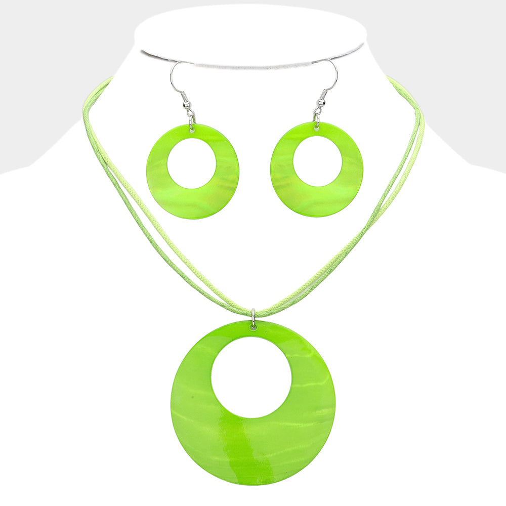 Round Mother of Pearl Pendant Necklace