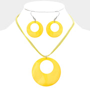 Round Mother of Pearl Pendant Necklace
