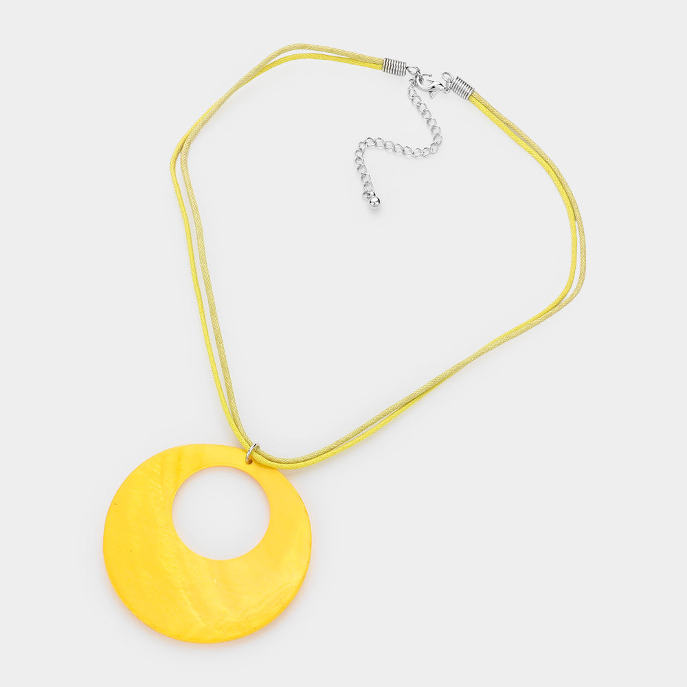 Round Mother of Pearl Pendant Necklace