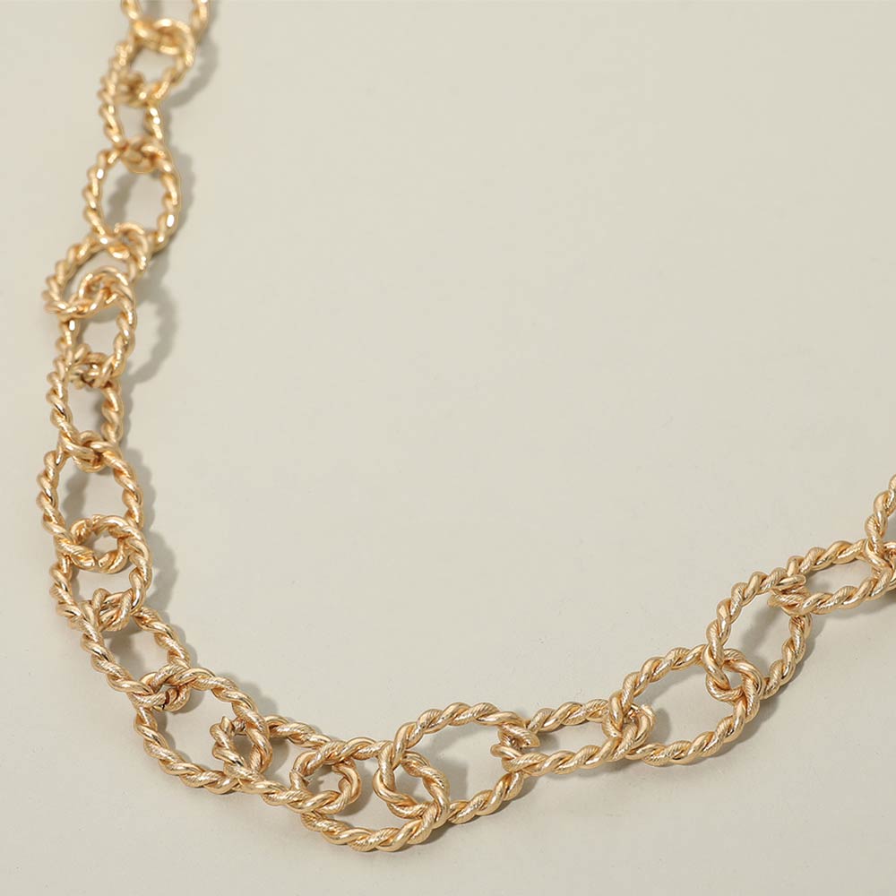 Twisted Metal Oval Link Chain Necklace