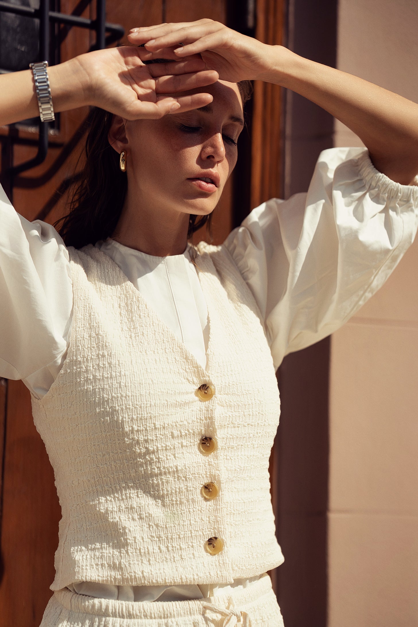 CRINKLE CREAM VEST