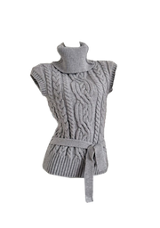 Thick needle knitting three-dimensional twist turtleneck small flying sleeve belt twisted sweater vest