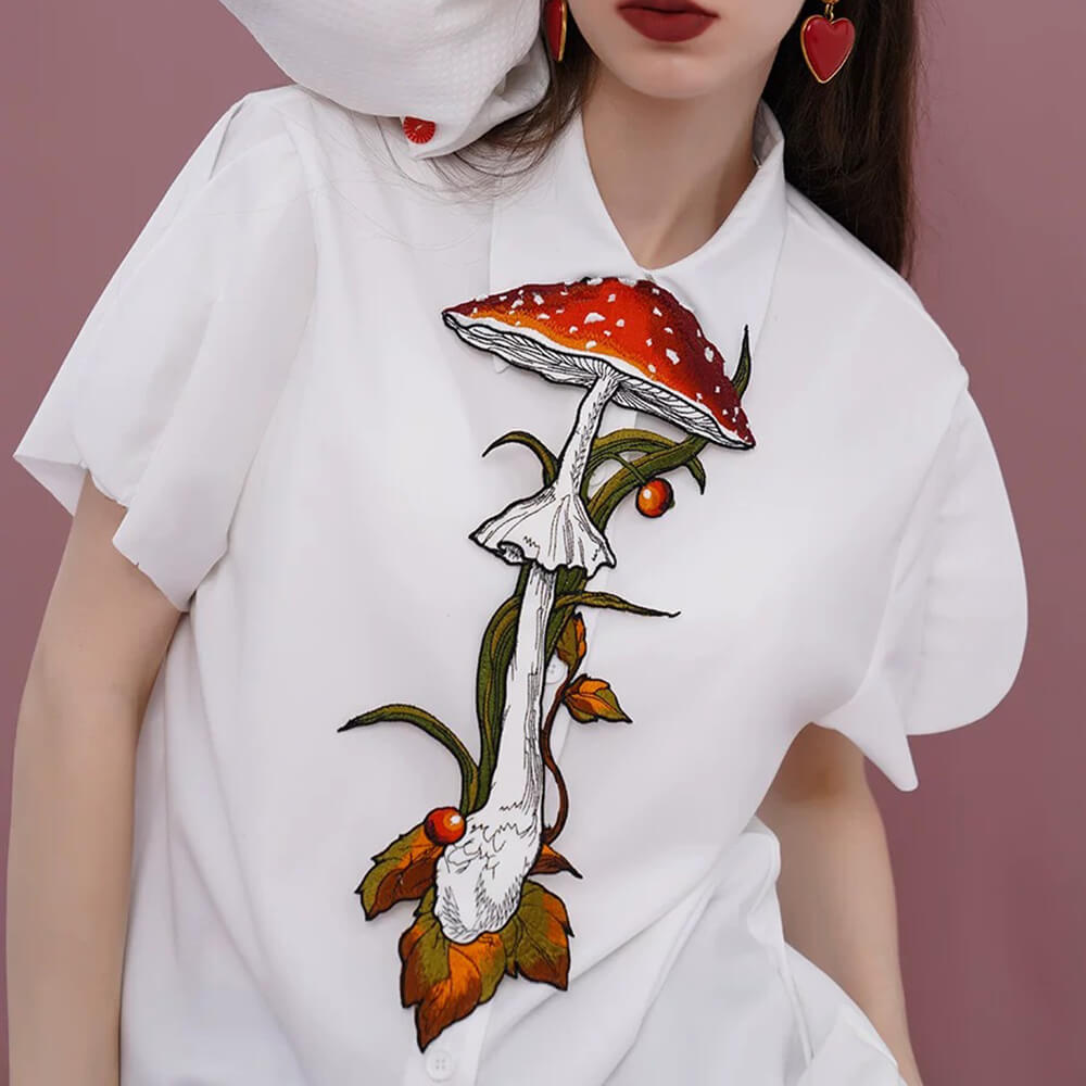 AMANITA ELEGANCE EMBROIDERED NECKTIE