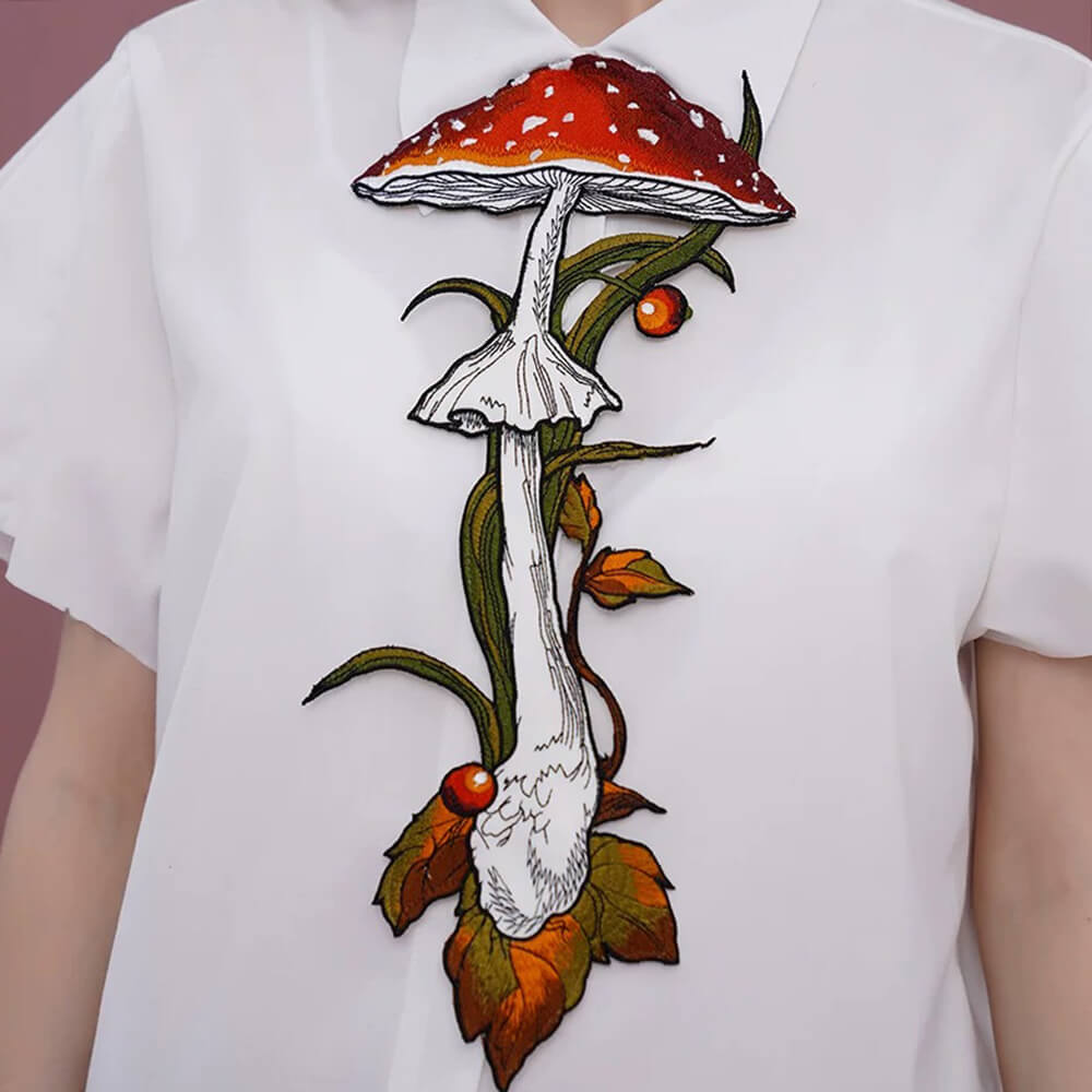 AMANITA ELEGANCE EMBROIDERED NECKTIE