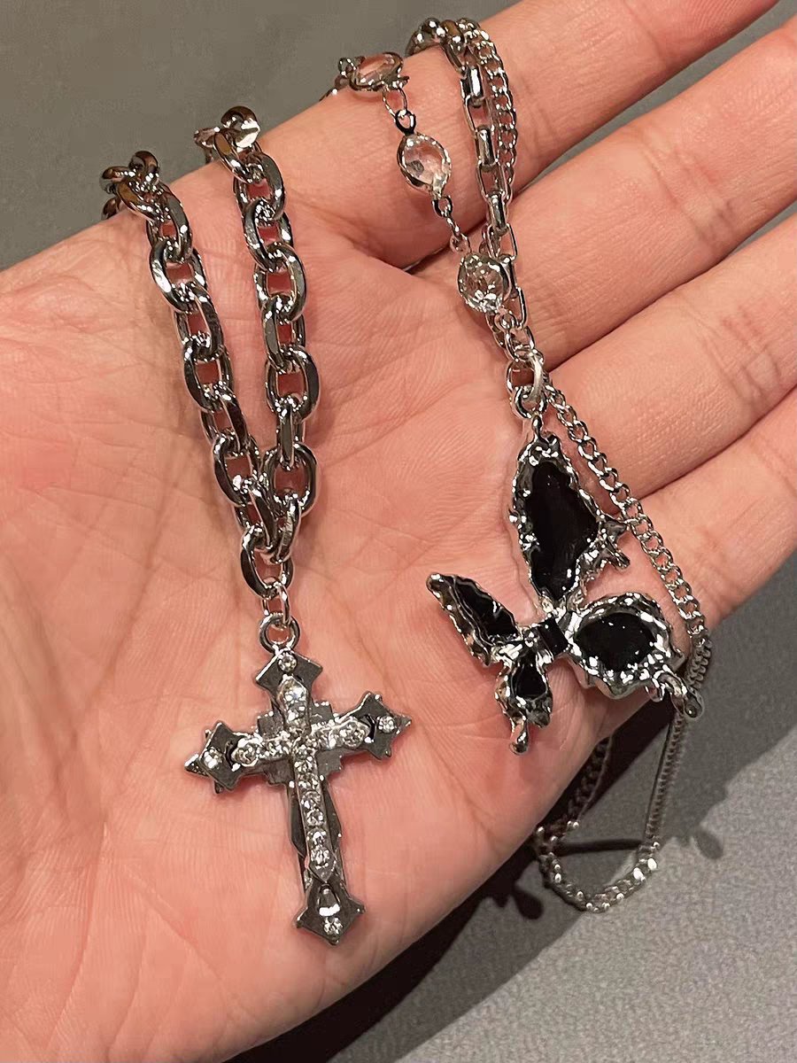 ASSORTED SILVER PENDANT NECKLACES WITH SWEET PATTERN DESIGN