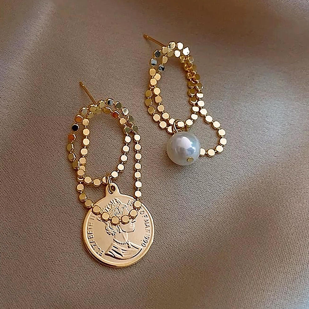 ASYMMETRICAL EARRINGS WITH COIN PENDANT AND PEARL DROP CHARM