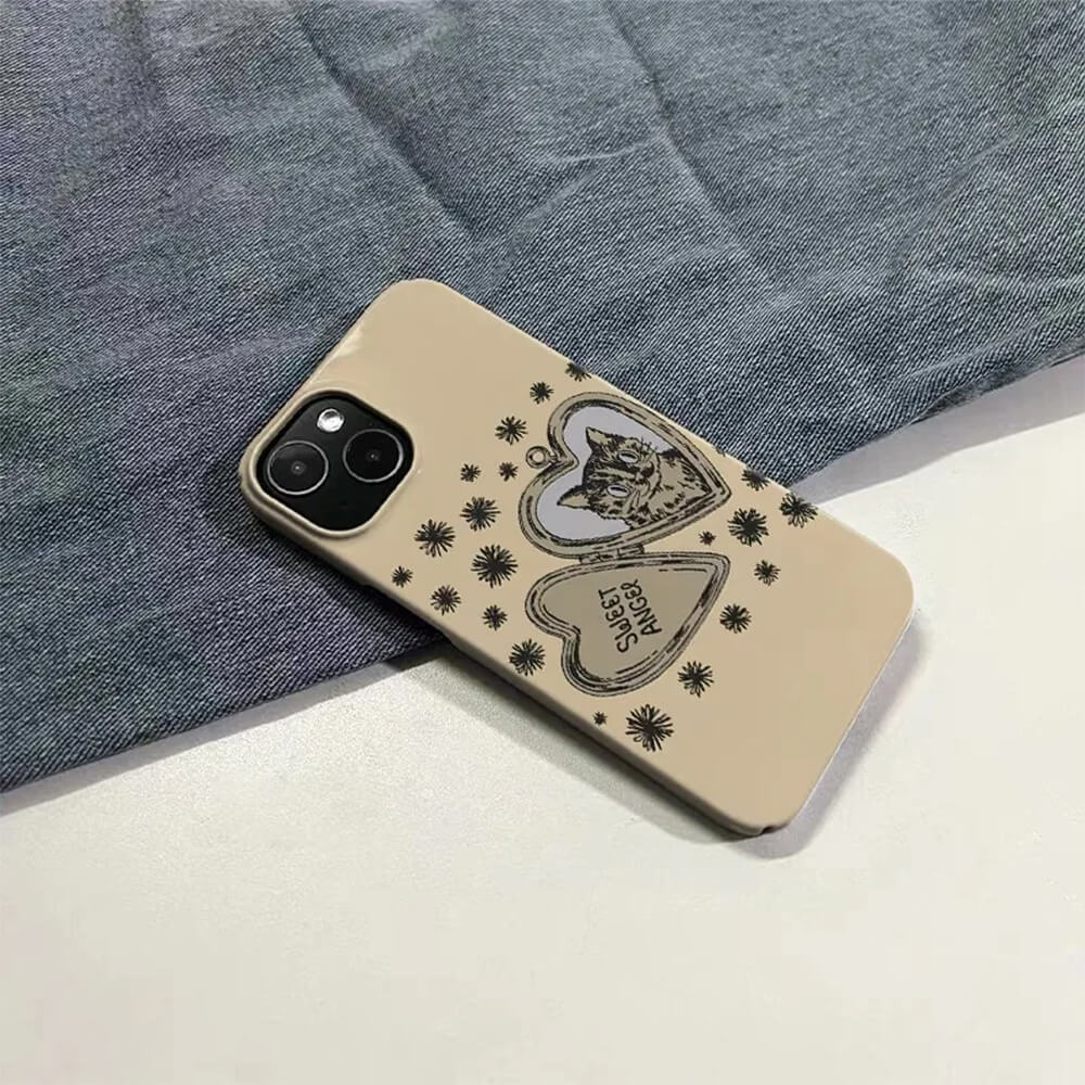 BEIGE PHONE CASE CAT HEART LOCKET