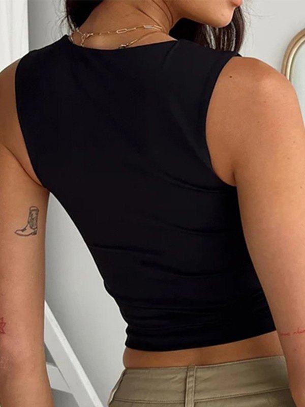 BLACK CLASSIC BASIC TANK TOP WITH GOLD NECKLACES