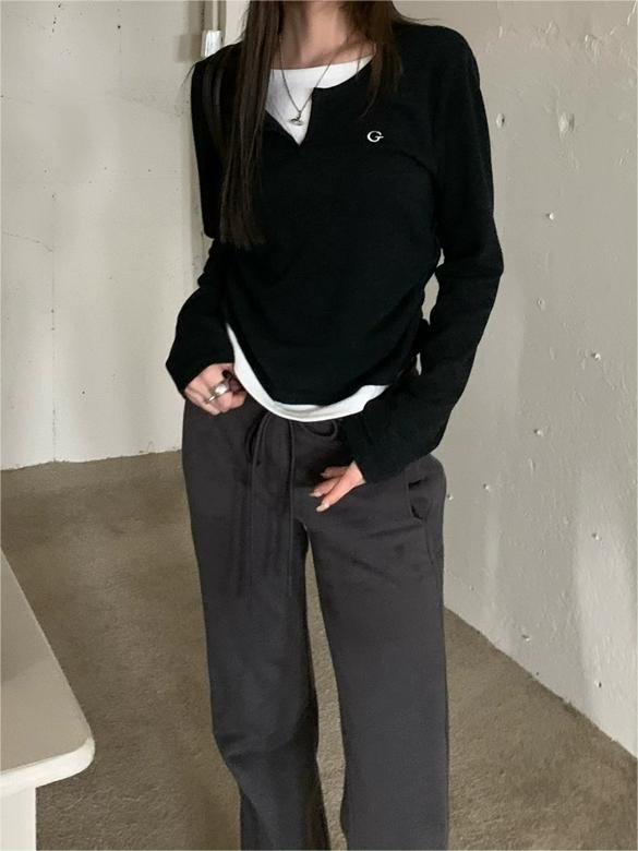 BLACK LONG-SLEEVED TOP WITH WHITE UNDERSHIRT VINTAGE MOCK TWO-PIECE