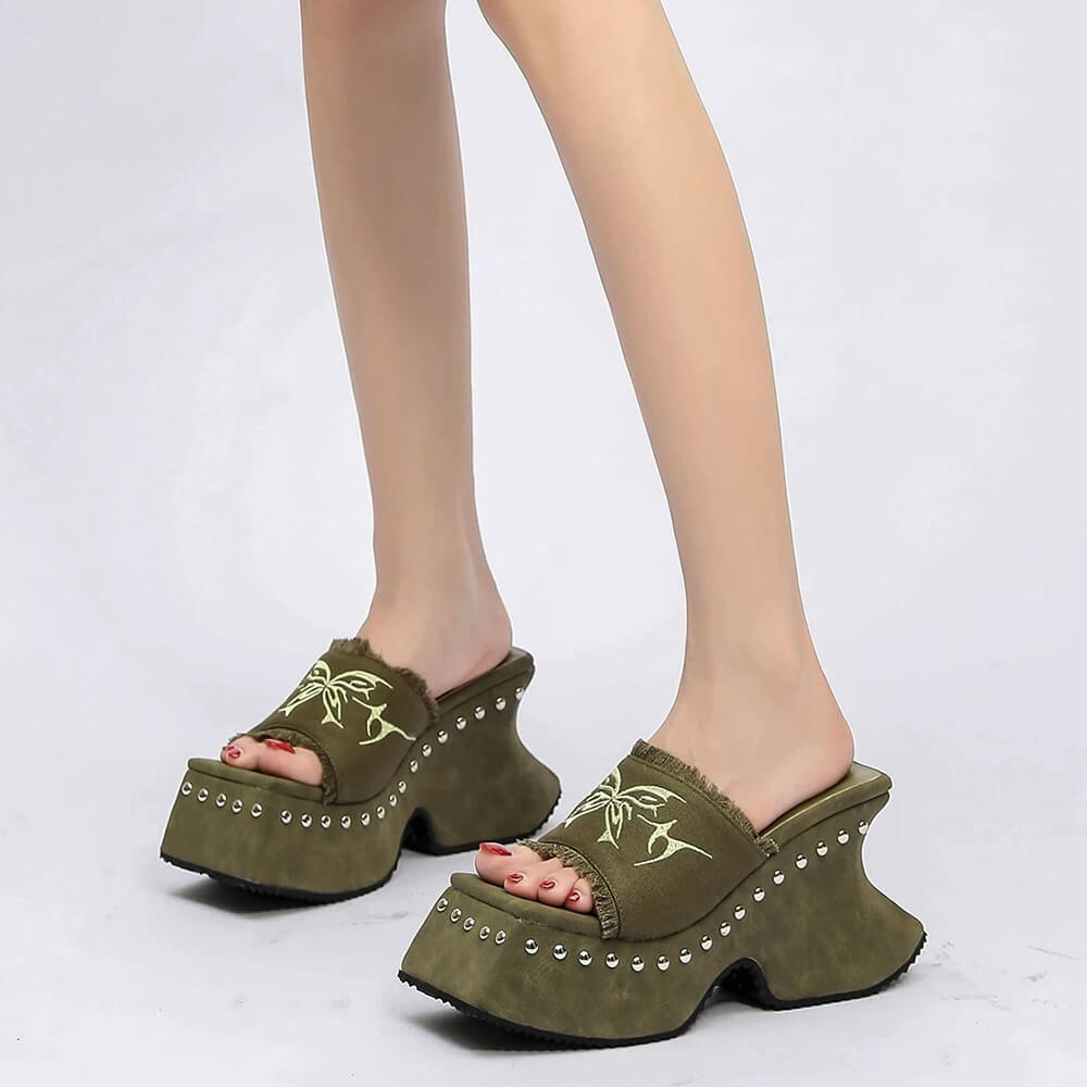 BLACK PLATFORM SLIDE SANDALS WITH SILVER STUDS FOR WOMEN