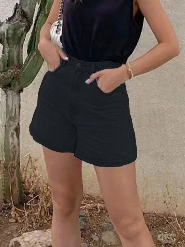 BLACK SLEEVELESS TOP AND HIGH-WAISTED COTTON SHORTS WITH FUNCTIONAL POCKETS