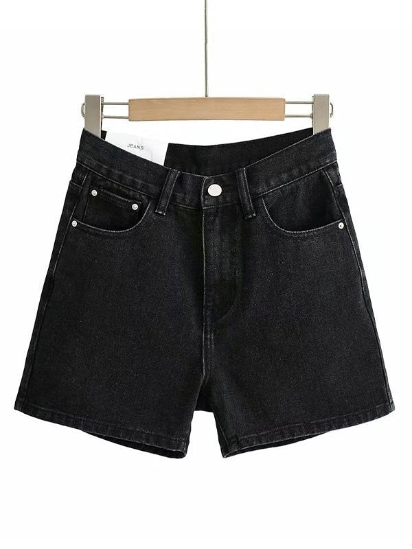 BLACK SLEEVELESS TOP AND HIGH-WAISTED COTTON SHORTS WITH FUNCTIONAL POCKETS