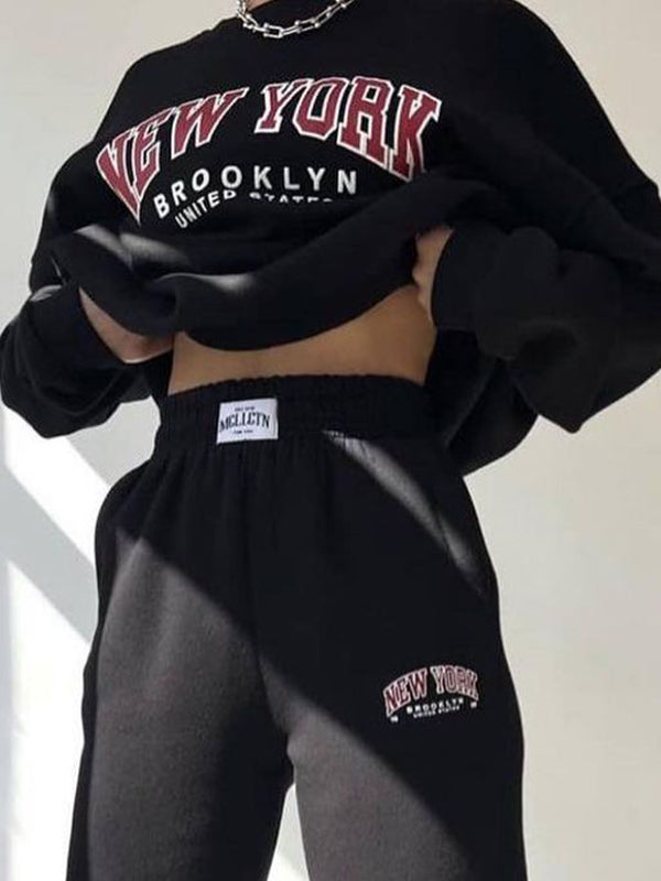 BLACK SWEATSHIRT AND SWEATPANTS SET WITH VINTAGE PULLOVER DESIGN