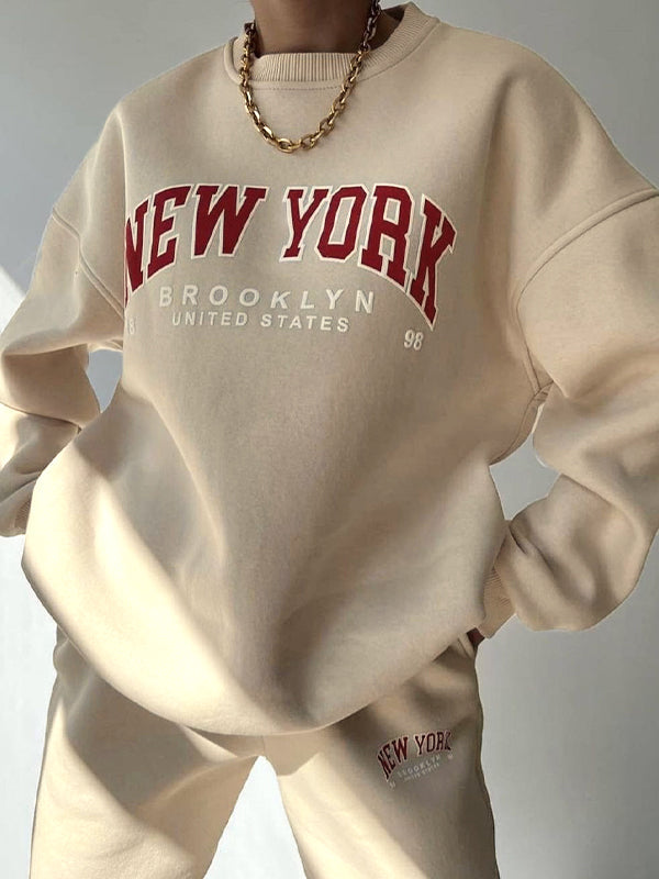 BLACK SWEATSHIRT AND SWEATPANTS SET WITH VINTAGE PULLOVER DESIGN