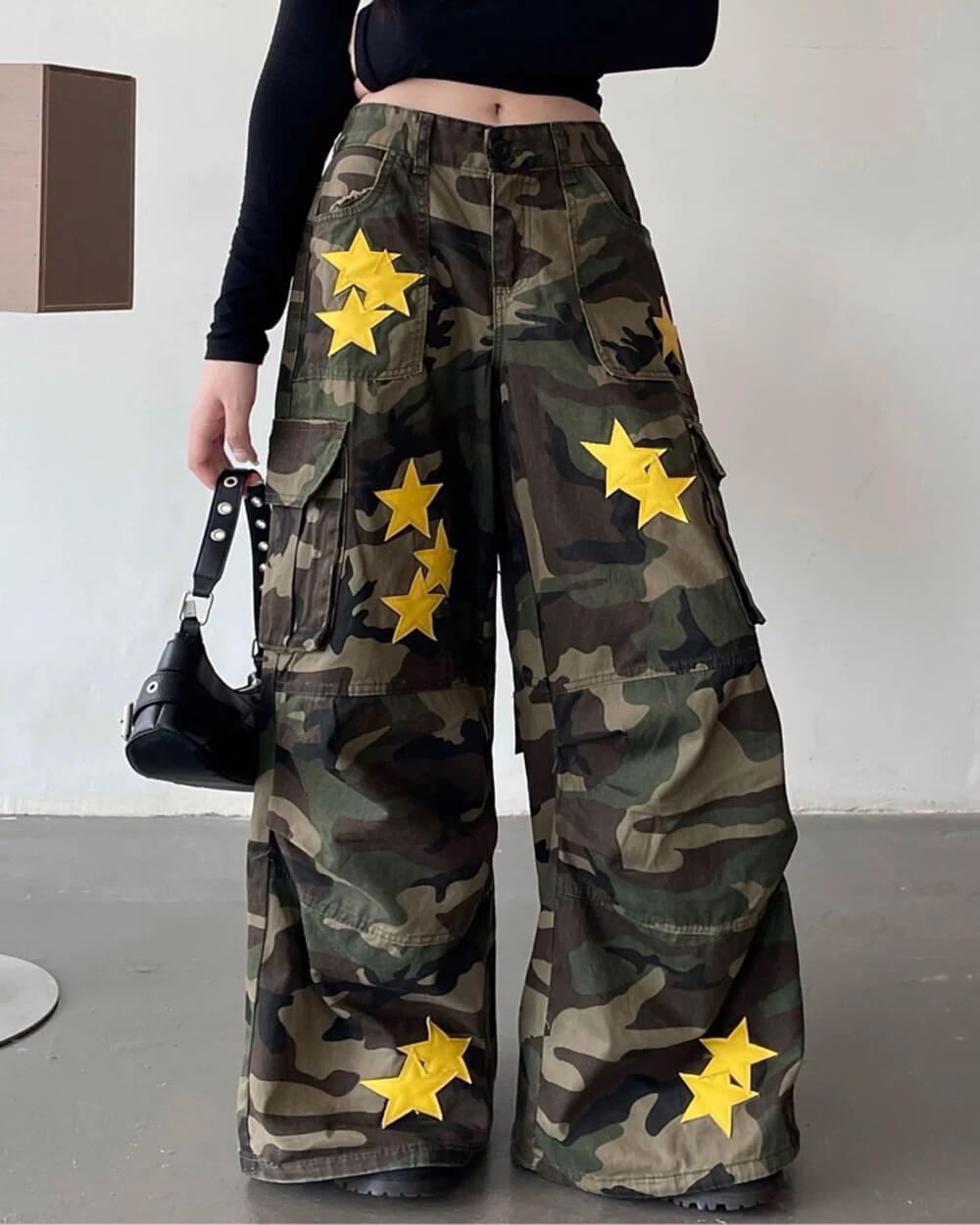 CAMO CARGO PANTS WITH BRIGHT STAR DETAILS