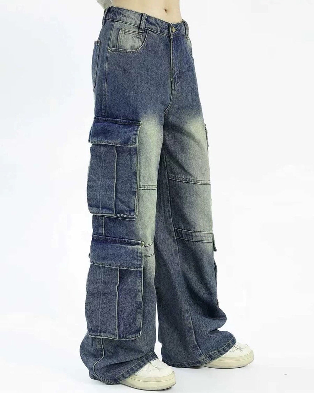 CASUAL URBAN CARGO WIDE-LEG JEANS WITH WASHED BLUE FINISH AND MULTIPLE POCKETS
