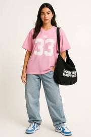 CASUAL WOMEN'S OUTFIT WITH PINK JERSEY AND JEANS
