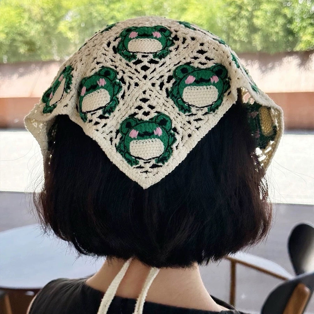 CROCHETED BABY BONNET WITH GREEN BEAR MOTIFS