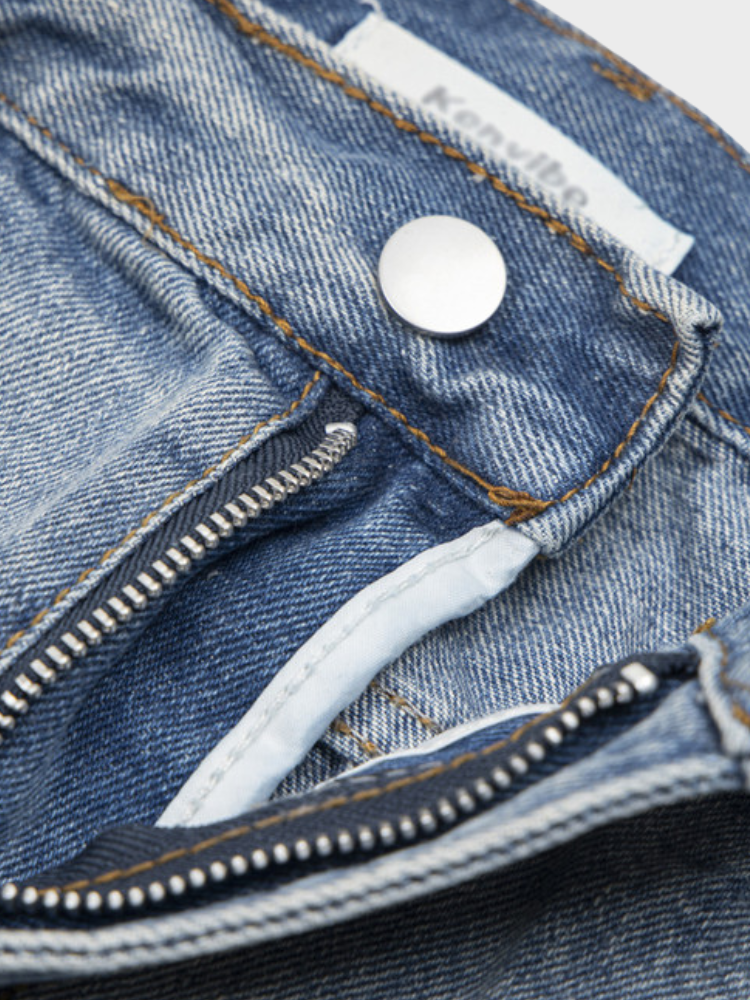 DISTRESSED LIGHT BLUE JEANS WITH SIZE CHART FOR EXPERT FIT GUIDANCE