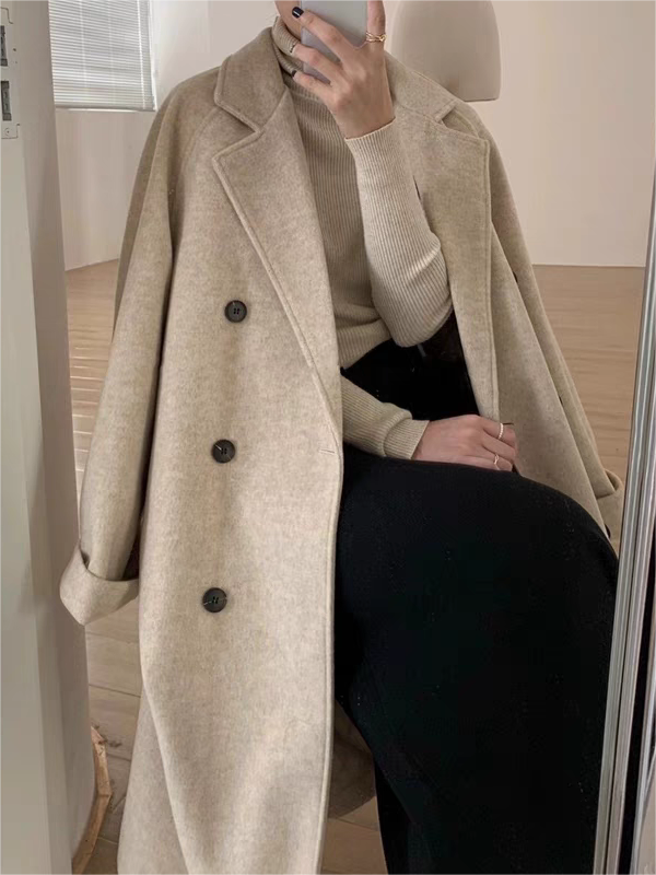 ELEGANT OVERSIZE LONG COAT IN BEIGE DOUBLE-BREASTED DESIGN