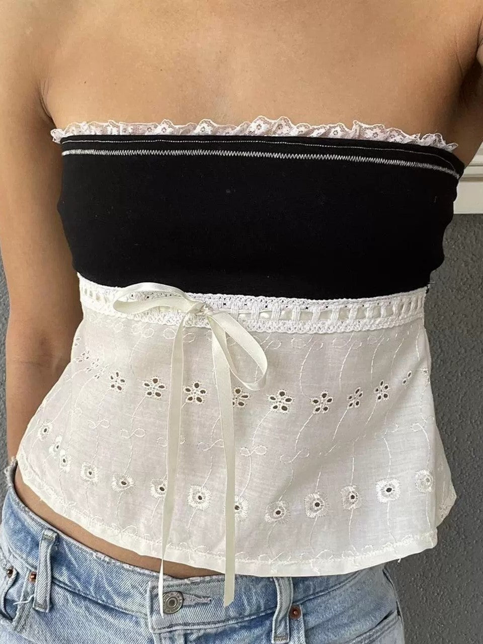 EYELET TUBE TOP COQUETTE CONTRAST BANDEAU CROP
