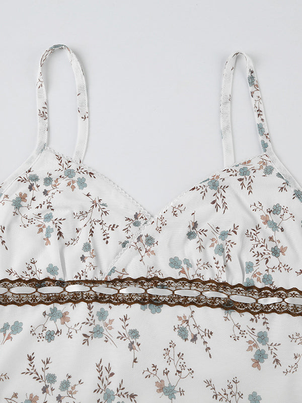 FLORAL PRINT CAMISOLE WITH SLIM FIT V-NECK DESIGN