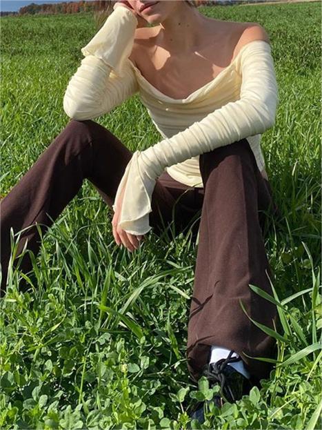 GATHERED OFF-THE-SHOULDER TOP FOR ULTIMATE COMFORT AND DURABLE MOVEMENT