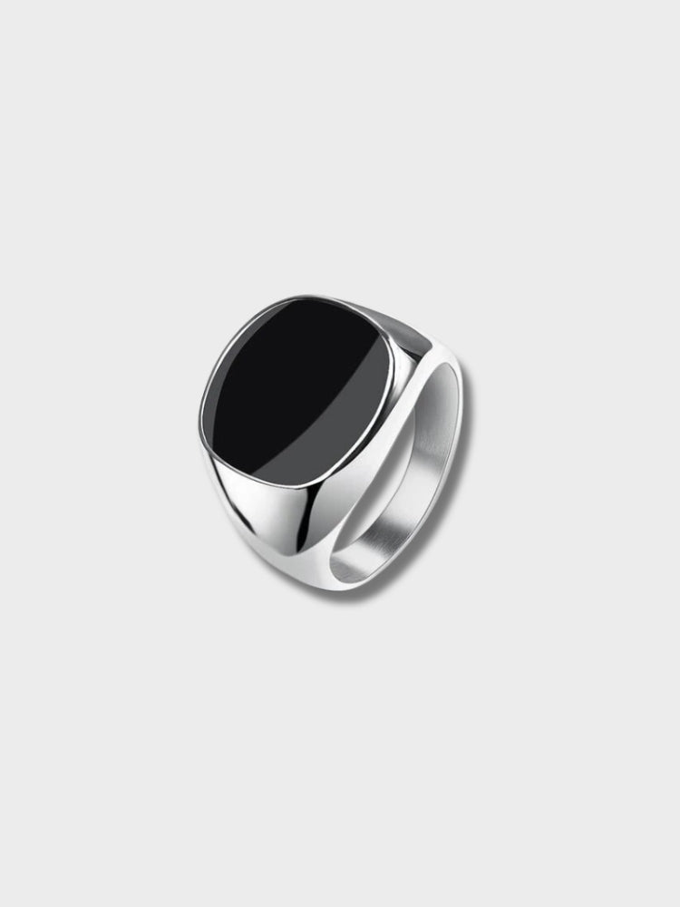 GOLD RING WITH BLACK STONE ROUND EDGE DESIGN