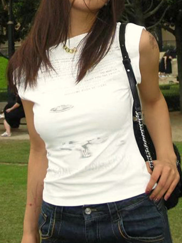 GRAPHIC PRINT TOP WITH BOLD ENGLISH DESIGN