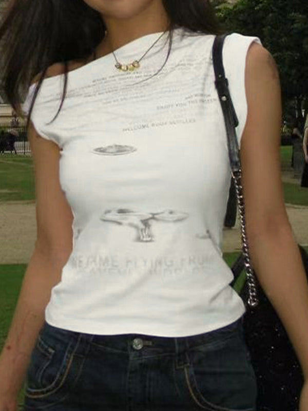 GRAPHIC PRINT TOP WITH BOLD ENGLISH DESIGN