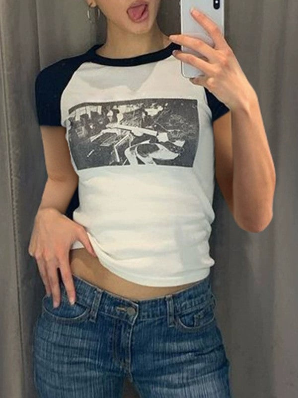 GRAPHIC TEE - BOLD CONTRAST VINTAGE PRINT IN WHITE AND NAVY