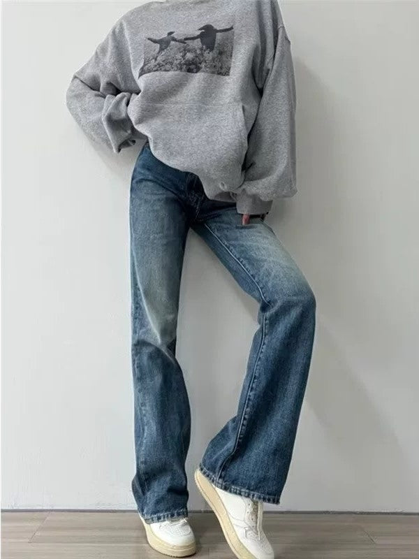 GRAY SWEATSHIRT AND BLUE JEANS OUTFIT - BLUE VINTAGE VERSATILE LOOK