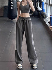 GRAY WOMEN'S ATHLETIC OUTFIT WITH TRENDY VERSATILE PANTS