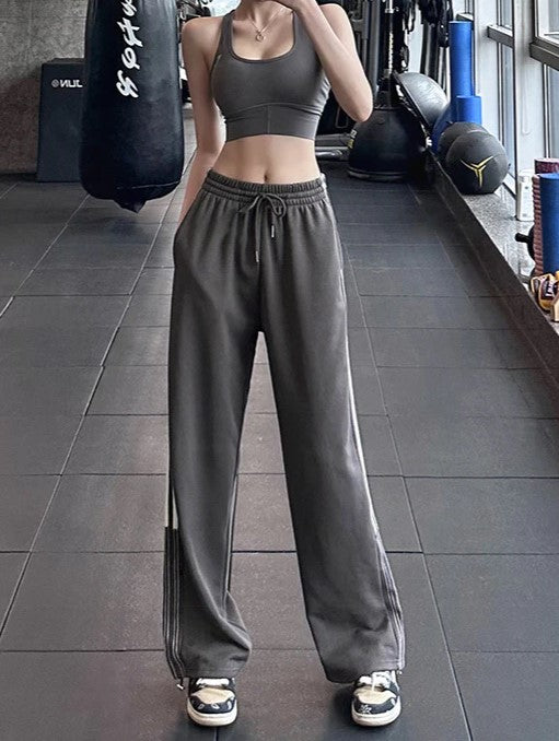 GRAY WOMEN'S ATHLETIC OUTFIT WITH TRENDY VERSATILE PANTS