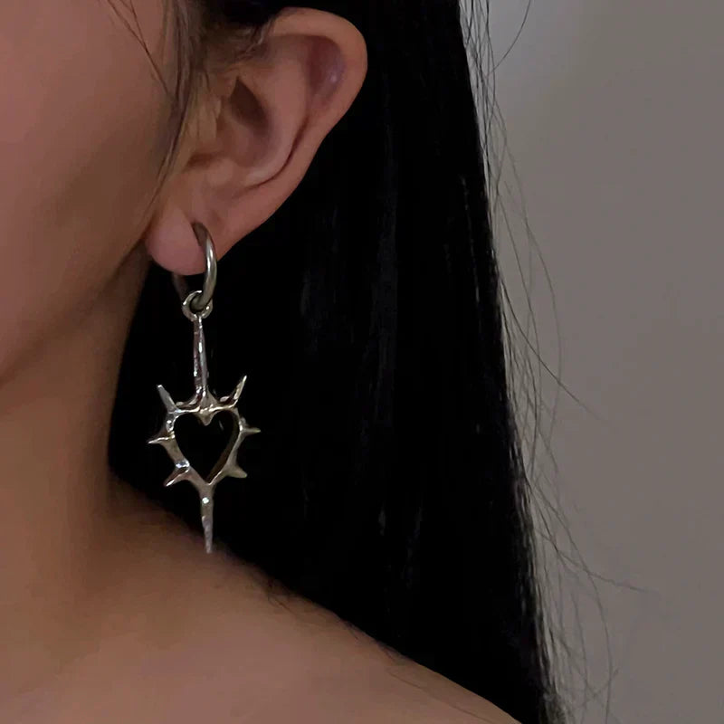 HEART-SHAPED SPIKED EARRINGS WITH GEOMETRIC GOTHIC IRON DESIGN