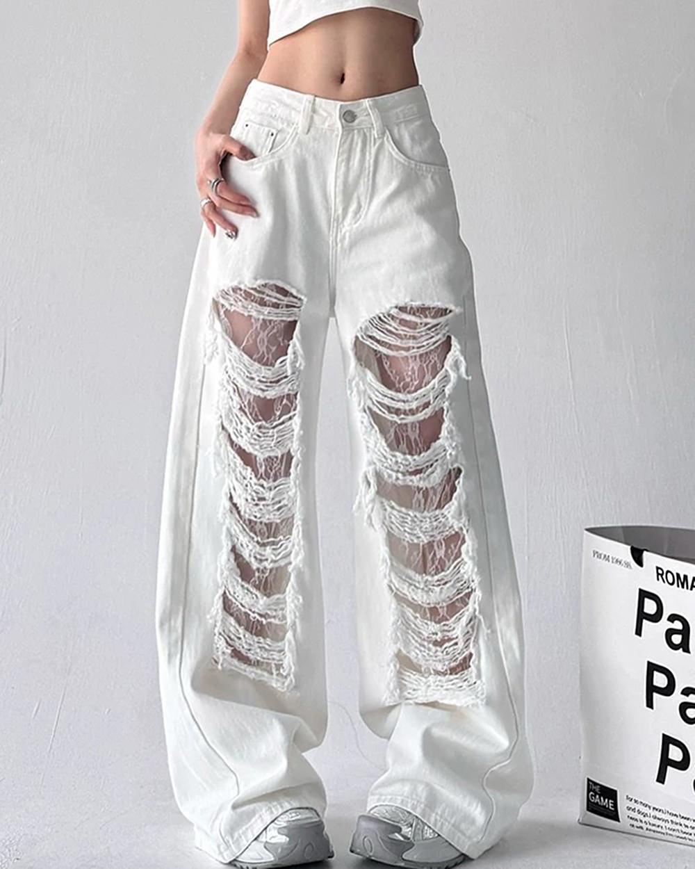 HIGH-WAISTED WHITE JEANS WITH LACE DETAILING AND DISTRESSED RIPS