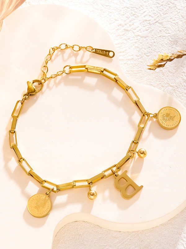 Trendy hip-hop personalized round plate with 26 letters bracelet – detail view