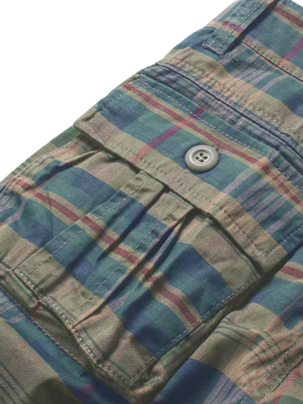 Plaid cargo shorts for men with welt pocket and button detail, made from 100% cotton, ideal for spring and summer casual wear.