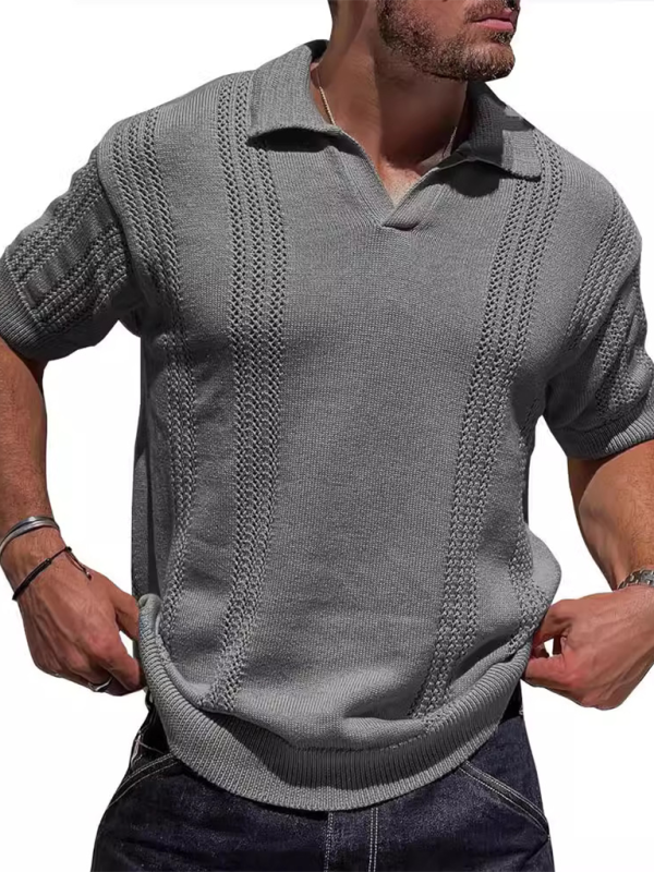 Polo homme en maille, manches courtes, col V, coupe ample, couleur unie 