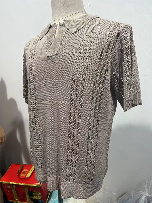 Polo homme en maille, manches courtes, col V, coupe ample, couleur unie 