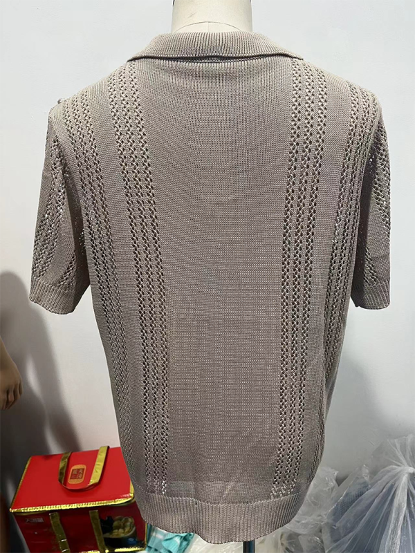 Polo homme en maille, manches courtes, col V, coupe ample, couleur unie 