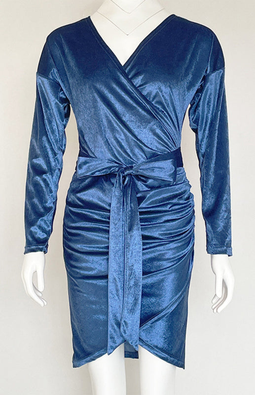 Sexy Samtkleid mit V-Ausschnitt, schmaler Passform, Schlitz und langen Ärmeln – perfekt für Cocktailpartys 