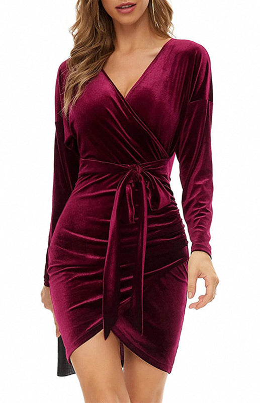 Sexy Samtkleid mit V-Ausschnitt, schmaler Passform, Schlitz und langen Ärmeln – perfekt für Cocktailpartys 